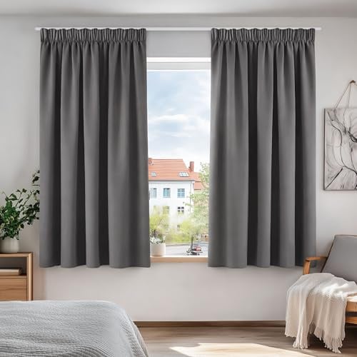 Deconovo Gardinen für Schienensystem Blickdicht Vorhänge UV-Schutz Hellgrau | 2er Set, H 145 x B 140 cm, Vorhänge mit Kräuselband, Hitzeschutz, Schlafzimmer Gardinen, Gardinen Kurz, für Schienensystem