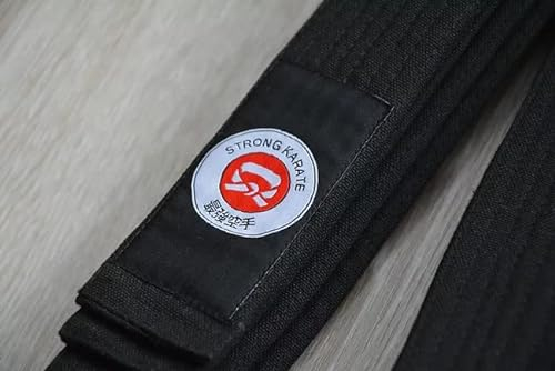 Schwarzer Gürtel mit Karate Bestickung (weiß, 300)