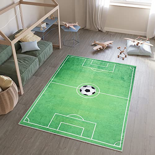 TAPISO Emma Kinderteppich Grün Fußball Antirutsch 140 x 200 cm | Waschbar bei 30 Grad bedruckter Kinderteppich Kinderzimmer Jugendzimmer Modern OEKO-TEX