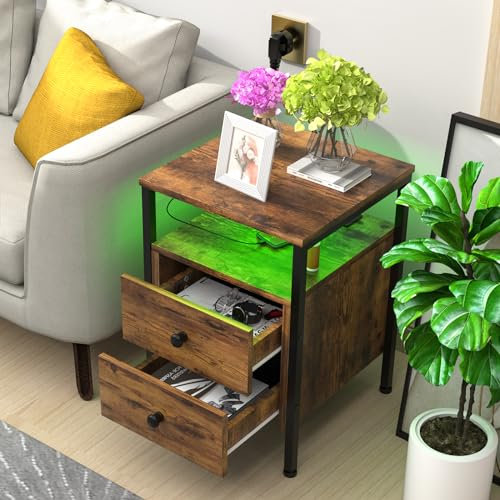 PIPIPOXER Table d'Appoint avec Station de Charge (2 Prises CA, 2 Ports USB), Table de Chevet avec 2 Tiroirs, Table de Nuit LED Cadre en Acier Robuste, Bout de Canapé pour Chambre, 40x40x61cm, Marron