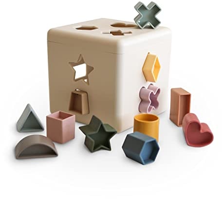 mushie Shape Sortierbox | 12 Formen Sortierspielzeug | Buntes Sortierspielzeug für Kinder | Geeignetes Alter: +10 Monate | Lernspielzeug für die Vorschule | Polypropylen | Hergestellt in Dänemark