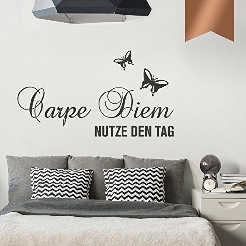 WANDKINGS Wandtattoo - Carpe Diem - Nutze den Tag (mit 2 Schmetterlingen) - 100 x 56 cm - Kupfer - Wähle aus 5 Größen & 35 Farben