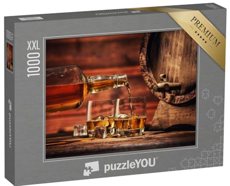 Puzzle 1000 Teile XXL „Einschenken von Whiskey aus der Flasche in Zwei Gläser mit Eiswürfeln“ – aus der Puzzle-Kollektion Whisky