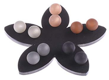 5 Paar Polaris Ohrstecker 8mm Größe in harmonischen Farbvarianten auf einer schwarzer Blume von Adi-Modeschmuck in Berlin