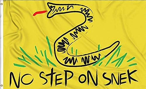 Aimto 90 x 150 cm große Flagge mit Aufschrift No Step On Snek – helle Farben und lichtechte Materialien, Polyester-Segeltuch und Messing-Knopfloch