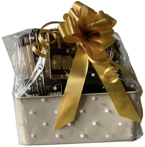 Ladies Thermal Winter Accessories Gift Basket, Baylis Harding Bath Set