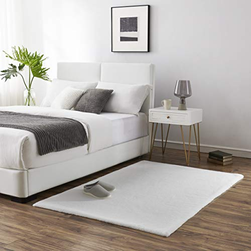 Teppich Wölkchen Fellteppich Kunstfell Teppich Waschbar, Hasenfell Imitat, Kaninchenfell, Kurzfell - Flauschiger Teppich Wohnzimmer, Bettvorleger Schlafzimmer, Teppich Fell - Weiss - 120x170cm