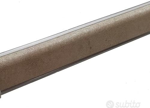 Generico Alzatina per Top Cucina in PVC, con la seguente Misura= 240 cm Compresa di 1 angolo interno, 1 angolo esterno, 1 tappo sx, 1 tappo dx. (diversi colori). (Porfido scuro, cm 240)