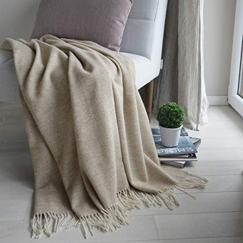 Linen & Cotton Klassische Decke Wolldecke Merino Wolle Wohndecke Kuscheldecke STONEWOLD mit Fischgrätenmuster -100% Merinowolle, Hellbraun (140 x 200 cm), Sofadecke Tagesdecke Überwurf Plaid Sofa