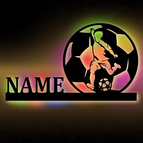 Urhome Fußball Stimmungslicht LED RGB Farbwechsel USB + Fernbedienung - Name personalisiert - Holz Zimmer Beleuchtung Kicker Licht Lampe Schild Wanddeko Wandleuchte für Jungen Jungs Männer Fußballer