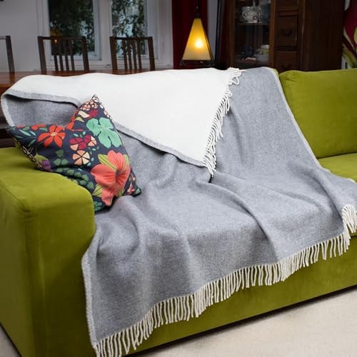 PinkZebra Extra Dicke 600-650 g/m² warme Lammwolle Decke aus Neuseeland ca. 160 x 200 cm, 100% Merinolammwolle Decke dick & warm, Kuscheldecke, Wohndecke, Wendedecke mit Fransen, Grau-Weiß