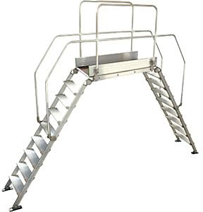 Alu-Leiternüberstieg, Gesamtbelastung 200 kg, 9 Stufen, Plattform 1200 x 530 mm.