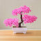 Gemini_mall Künstliche Bonsai-Zeder, einladende Kiefer emulieren Bonsai Simulation Dekorative künstliche Blumen Fake Green Pot Pflanzen Ornamente Home Decor Pink