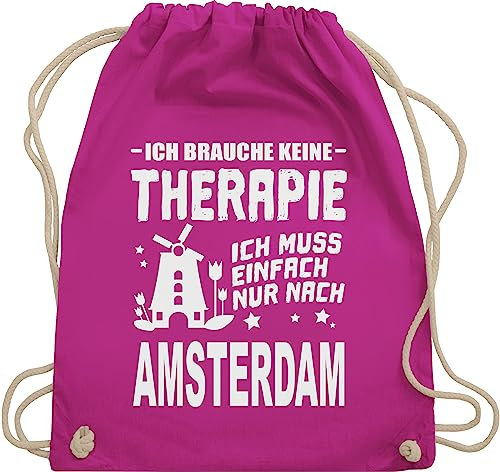Turnbeutel Rucksack - Stadt und City Outfit - Ich brauche keine Therapie Ich muss einfach nur nach Amsterdam - weiß - Unisize - Fuchsia - gym backpack stoffbeutel beutel sporttasche taschen tasche