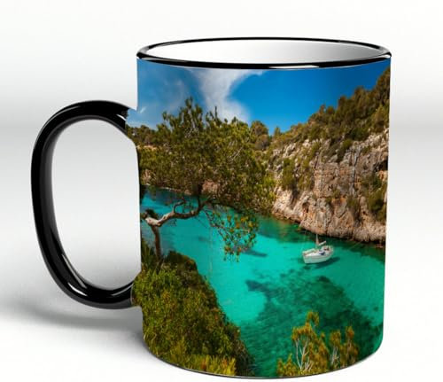 YOIUE Tasse aus Keramik - Große 11oz Tassen 330ml Kaffeetassen mit Henkel, 100% Handbemalt - Trinkgläser mit Griff - Weiß,kleine Yacht schwimmt im azurblauen Meer im Dorf Cala Pi, Mallorca, Spanien