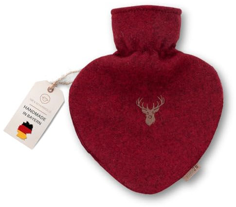 kontor28 - kuschelige Wärmflasche mit Bezug aus 100% natürlicher Schurwolle mit edler Stickerei Hirsch, handgefertigt Made in Germany, auslaufsicher + geruchlos und schmerzlindernd rot.