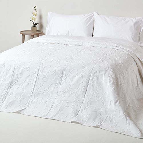 HOMESCAPES White Cotton Rich Metelassé Textured White Bedspread with Floral Pattern, Single