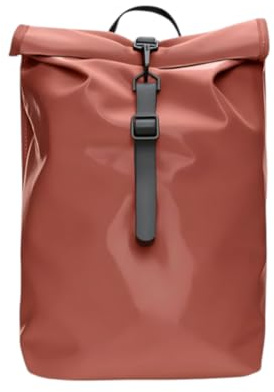 ZAINO ROLLTOP RUCKSACK MINI W3 13330 RAI | Rains – Rolltop Rucksack Mini W3 – Honor RedCompatto e impermeabile, lo zaino Rolltop Rucksack Mini unisce design urbano e