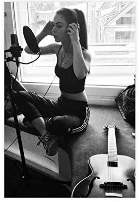 EFEZAC Sängerin Lena Meyer Landrut Poster 2 Leinwand Poster Schlafzimmer Dekor Sport Landschaft Büro Raum Dekor Geschenk Rahmen Stil 30 x 45 cm