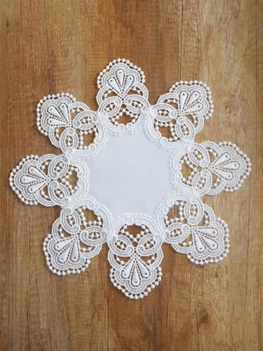 atelier alles-Spitze Elegante cremeweiße Spitzendecke Verena | Zeitlose Vogtländische Spitze kombiniert mit zart schimmerndem Satin | Größe: 35 cm rund