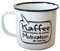 KAMACA Metalltasse Retro mit Spruch im Emaille Look 350 ml Metall-Becher für Alltag Büro Camping witzig tolles Geschenk für liebe Menschen Kollegen (Kaffee erreicht Stellen…)