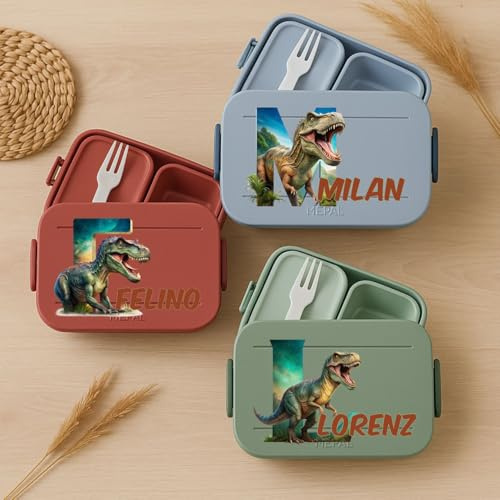 Mepal Brotdose personalisiert mit Namen – Bento Brotdose Kinder mit Fächern & Gabel – Lunchbox T-Rex Dinosaurier Buchstabe Druck – Brotdose Schule Kindergarten BPA frei spülmaschinenfest