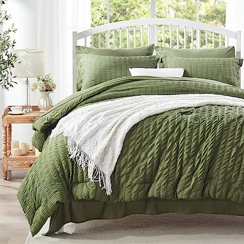 Zzlpp Juego de edredón tamaño Queen de 7 piezas, cama de sirsaca verde oliva en una bolsa con edredón y sábanas, juegos de ropa de cama para todas las estaciones con 1 edredón, 2 fundas de almohada, 1