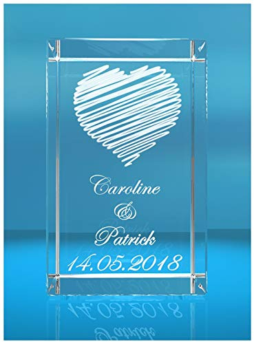 ELUNO 3D Glas Kristall Quader XL gestreiftes Herz und Deinen Namen + Datum im Hochformat Gravur. Persönliche Partnergeschenk Geschenk für Geburtstag, Jahrestag, Valentinstag und Weihnachten!
