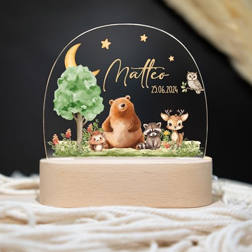 BOO Shirt Personalisierte LED Nachtlampe Waldtiere mit Name – Bär, Reh, Igel – Kinder Nachtlicht mit Holzsockel – Geschenk zur Geburt, Taufe & Weihnachten – Akku wählbar