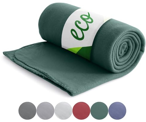 wometo Eco Fleecedecke aus 100% recyceltem Material + OekoTex und GRS Zertifiziert 130x160 cm ca. 400 g - dunkelgrün mit Anti-Pilling und Kettelrand