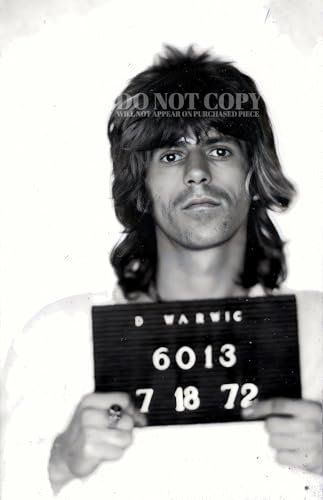 Keith Richards Mug Shot Photographie 28 x 43 cm – Magnifique portrait de 1972 – Rolling Stones – Busted – Warwick, Rhode Island – Rock and Roll – The Seventies – Photo emblématique – Photo rare –