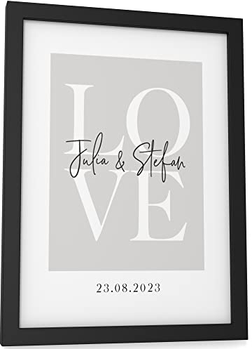 Papierschmiede® Personalisiertes Bild mit Namen und Datum | DIN A5 (15x21 cm) Bilderrahmen wählbar, Poster Geschenke fertig gerahmt, Namen, Hochzeitsgeschenke für Brautpaar „Wedding Love Artist“