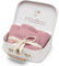 Milaboo® 4er Set Lätzchen Baby Geschenk zur Geburt I 100% Bio-Baumwolle I Lätzchen - Handtuch - Spucktuch - Dreieckstuch mit Spielkoffer FSC (Geschenkset Beere)