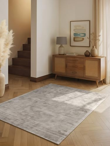 vikosa Viskose Teppich Noemi - Flauschiger Wohnzimmerteppich, Handmacht & Weich, Einfarbiges Design Handgewebt, dezenter Glanz, Kurzflor für Wohnzimmer, Schlafzimmer, Flur - Silber Grau, 120x180 cm