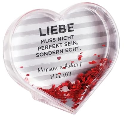 Herz & Heim® Schneekugel in Herz-Form mit Personalisierung eine schöne Geschenkidee zum Valentinstag (Echte Liebe)