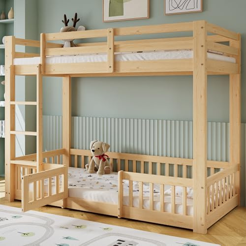 TOBIDOEN Etagenbett 2 Kinder Holzbett 90x200 cm, Kinderbett Hochbett mit Sicherheitsleiter, Rausfallschutz inkl. Geländer und Tür, Freier Gestaltungsraum unter dem Bett (Natur)