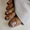 GlamRays 24 pièces Ongles de pieds français blancs à pression Courte Carré avec paillettes scintillantes, Ongles de pieds naturels à pression pour femmes