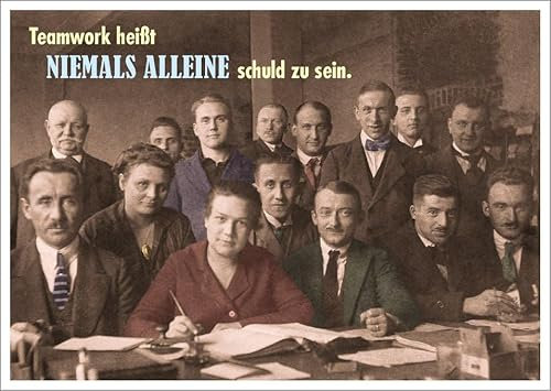 Gutsch Verlag Lustige Vintage Postkarte mit Spruch 'Teamwork heißt NIEMALS ALLEINE schuld zu sein' - Retro Humor Karte für Kollegen, Büro und Freunde, Ironische Postkarte, Witzige Geschenkidee