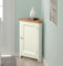 Hallowood Furniture Clifton Kompakte Eckvitrine mit heller Eichenplatte, Holzeckschrank, kleiner Aufbewahrungsschrank, Eckeinheiten für Wohnzimmer und Küche, gebrochenes Weiß