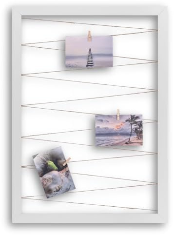 CLAMARO Fotohalter mit Fotoleine und 20 Holzklammern, Weiß Matt, 50 x 70 cm | MDF-Rahmen 30 mm breit, vollummantelt, Juteband gespannt, Massivholz-Clips, Metallaufhänger, für Fotocollage, Postkarten