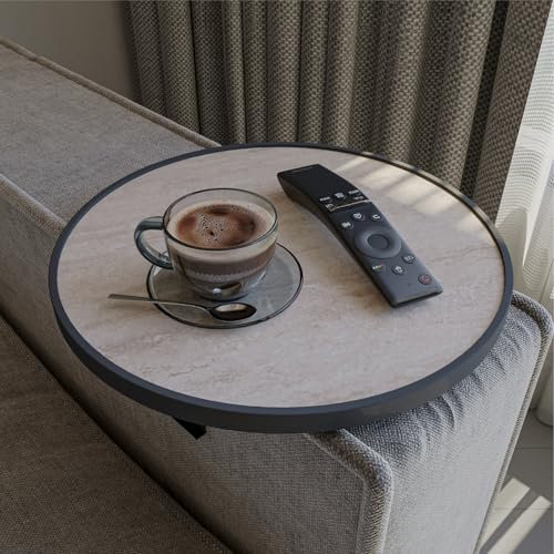 sugodesign Sofatablett Armlehne, Couch-Tablett, Einstellbarer Sofa-Tablett, Getränkehalter, spezielles Design stoßfeste Halterung, Sitzgarnitur Ablage, Durchmesser ⌀ 34 cm, Travertin-Optik, Comfy