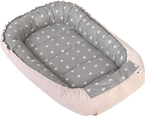 Medi Partners Babynest Nestchen für Neugeborene - 100x60x15 Babynestchen Baby zweiseitg Nest Bett 100% Baumwolle Waffel Kuschelnest tragbar (graue Sternen mit Hellrosa Waffel)