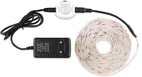 FOLGEMIR 5 metro Luce notturna a LED - Bianco Freddo, strisce LED con sensore di movimento PIR, set completo con trasformatore DC 12V, IP65 impermeabile per letti bambini, mobili da corridoio, cucina