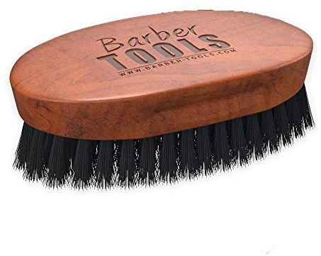 Brosse à barbe et moustache de grande qualité. Fabriquée avec du bois d'hêtre et 100% de poils de sanglier. Elle est idéale pour l'utilisation d' huile, de baume, de cire de barbe. ✮ BARBER TOOLS ✮