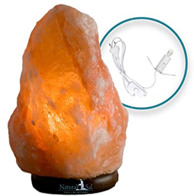 Lampada di Sale Rosa Himalayano Naturalsal 4-6 KG PEZZO UNICO Intagliato a mano con base di legno pregiato. 100% Puro e Naturale. Inclusa lampadina a incandescenza e cavo certificato CE.