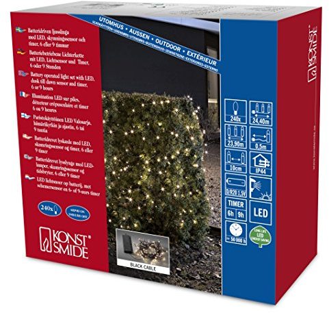 Konstsmide 3730-100 LED Lichterkette / für Außen (IP44) / Batteriebetrieben: 4xD 1.5V (exkl.) / mit Lichtsensor, 6h und 9h Timer / 240 Dioden / schwarzes Kabel, Warmweiß
