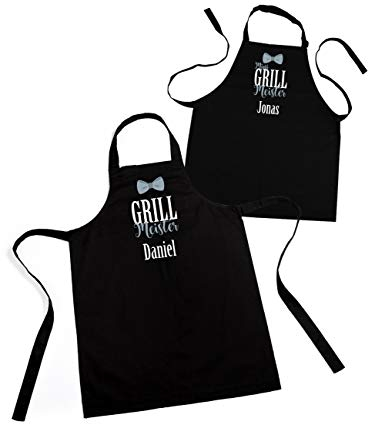 Herz & Heim® Tolles Grill-Schürzen-Set für Vater und Sohn mit Aufdruck der Namen - einzigartiges Vatertagsgeschenk Schwarz, Groß