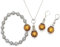 Conjunto de bisutería pendientes, collar y pulsera en acero inoxidable, hematites y cuentas de cristal de Murano color oro