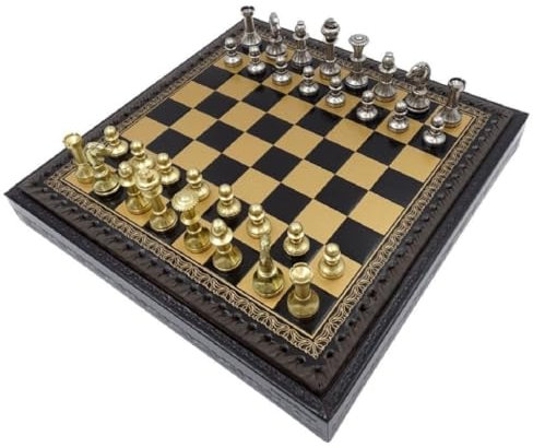 Casa Padrino Luxus Schach Set Schwarz/Gold/Silber 28 x 28 x H. 3,5 cm - Luxus Schachspiel - Leder ähnliches Schachbrett mit Messing Schachfiguren - Luxus Deko Accessoires