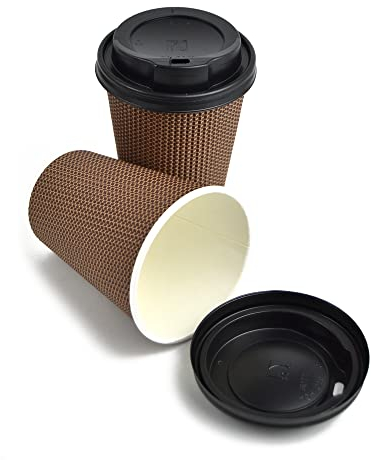 PZ 100 BICCHIERE IN CARTONE MARRONE ZIGRINATO CON MOTIVO QUADRETTI DA 420 ML (12 OZ) DIMENSIONI H 11 CM X 8,5 DIAMETRO + COPERCHIO NERO CON BECCUCCIO